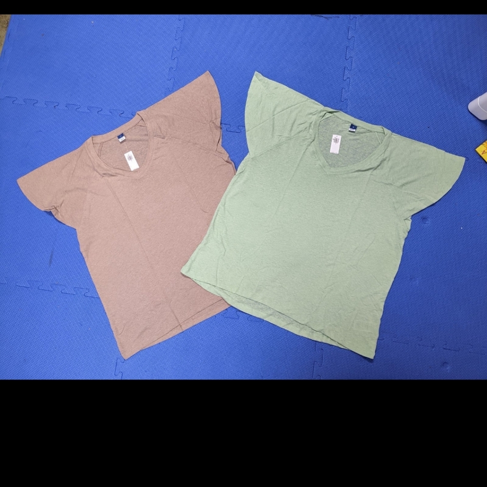 NWT Pair of 2 Old Navy Women's V-Neck Flutter Sleeve Tops Size Medium
